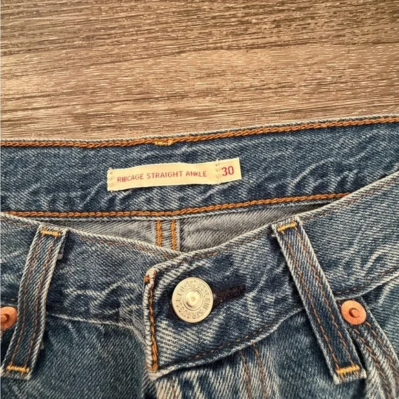 Levi's Women's Blue Distressed Boyfriend Jeans - Picture 3 of 5